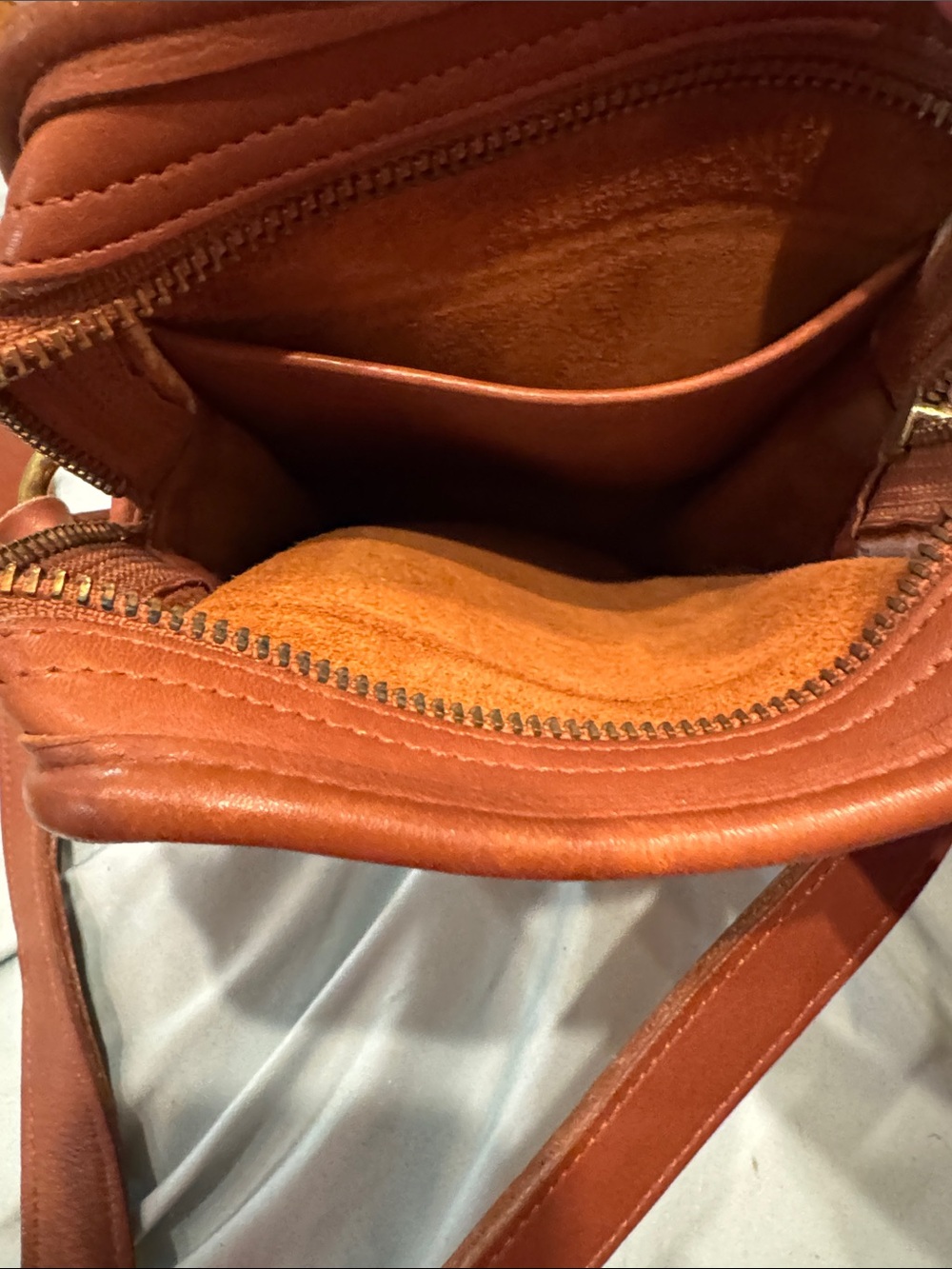 Authentic vintage women’s Coach LEATHER crossbody purse - Picture 4 of 5